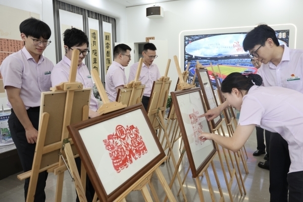 参观照片.jpg 参观照片.jpg